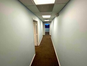 2727 E Oakland Park Blvd, Fort Lauderdale, FL à louer Photo intérieure– Image 2 sur 10