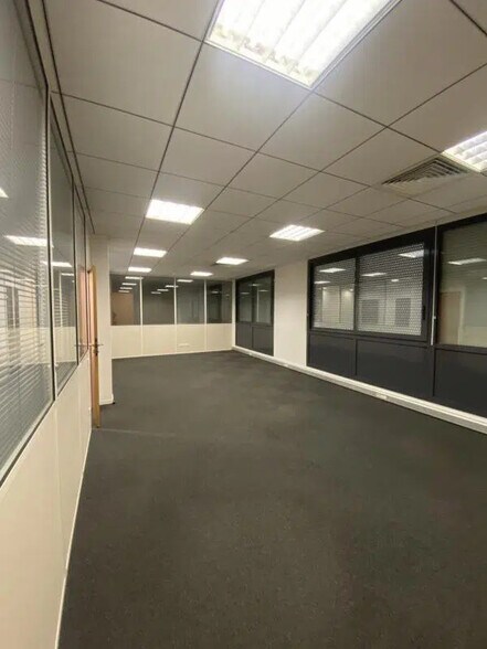 62 Avenue Du Progrès, Chassieu à louer - Photo de l’immeuble – Image 3 sur 6