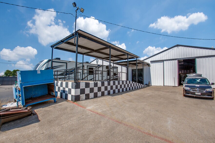 1824 N 1st St, Garland, TX à louer - Photo de l’immeuble – Image 2 sur 13