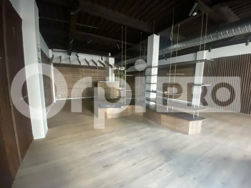 Local commercial dans Genay à louer Photo intérieure– Image 1 sur 6