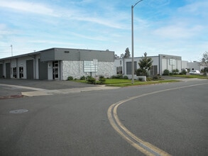 1253 Logan Ave, Costa Mesa, CA à louer Photo intérieure– Image 1 sur 1