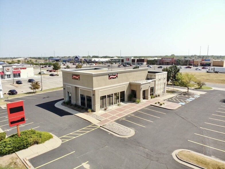 11747 E Kellogg Dr, Wichita, KS à vendre - Photo de l’immeuble – Image 1 sur 4