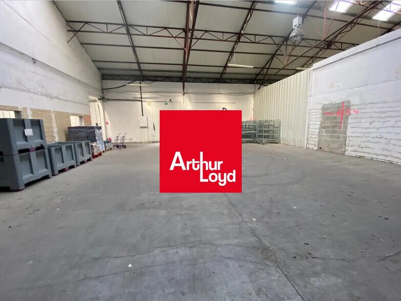Industriel/Logistique dans La Seyne-sur-Mer à louer - Photo principale – Image 1 sur 8