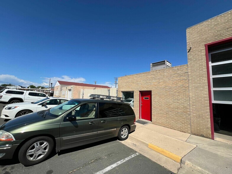 11983 14th Ave, Aurora, CO à louer - Photo de l’immeuble – Image 3 sur 25