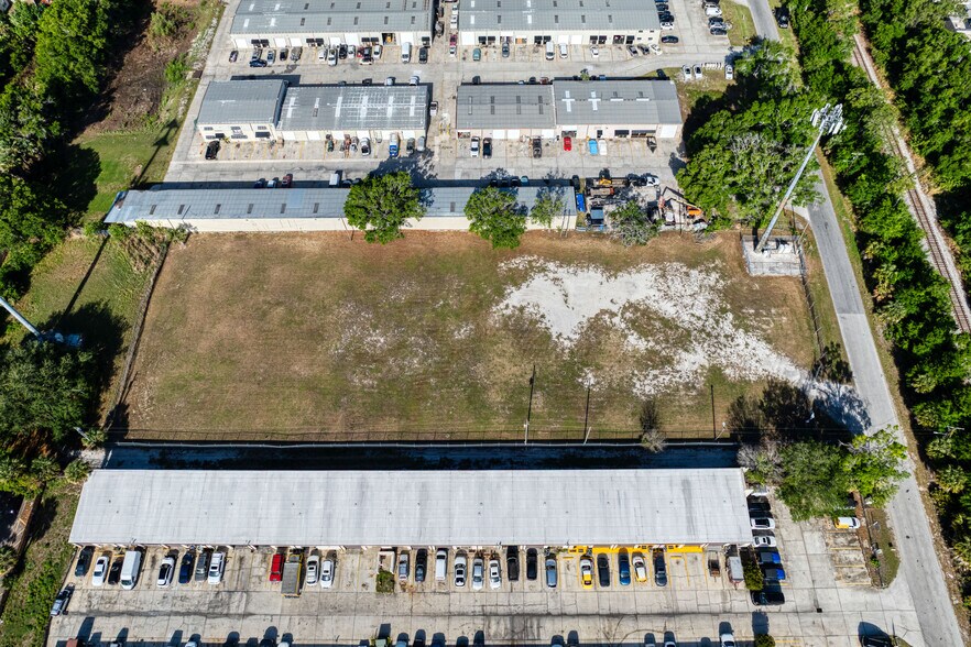 9400 Lazy Ln, Tampa, FL à vendre - Photo de l’immeuble – Image 2 sur 8