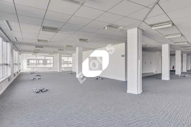 Local commercial dans Saint-Denis à louer Photo de l’immeuble– Image 1 sur 23