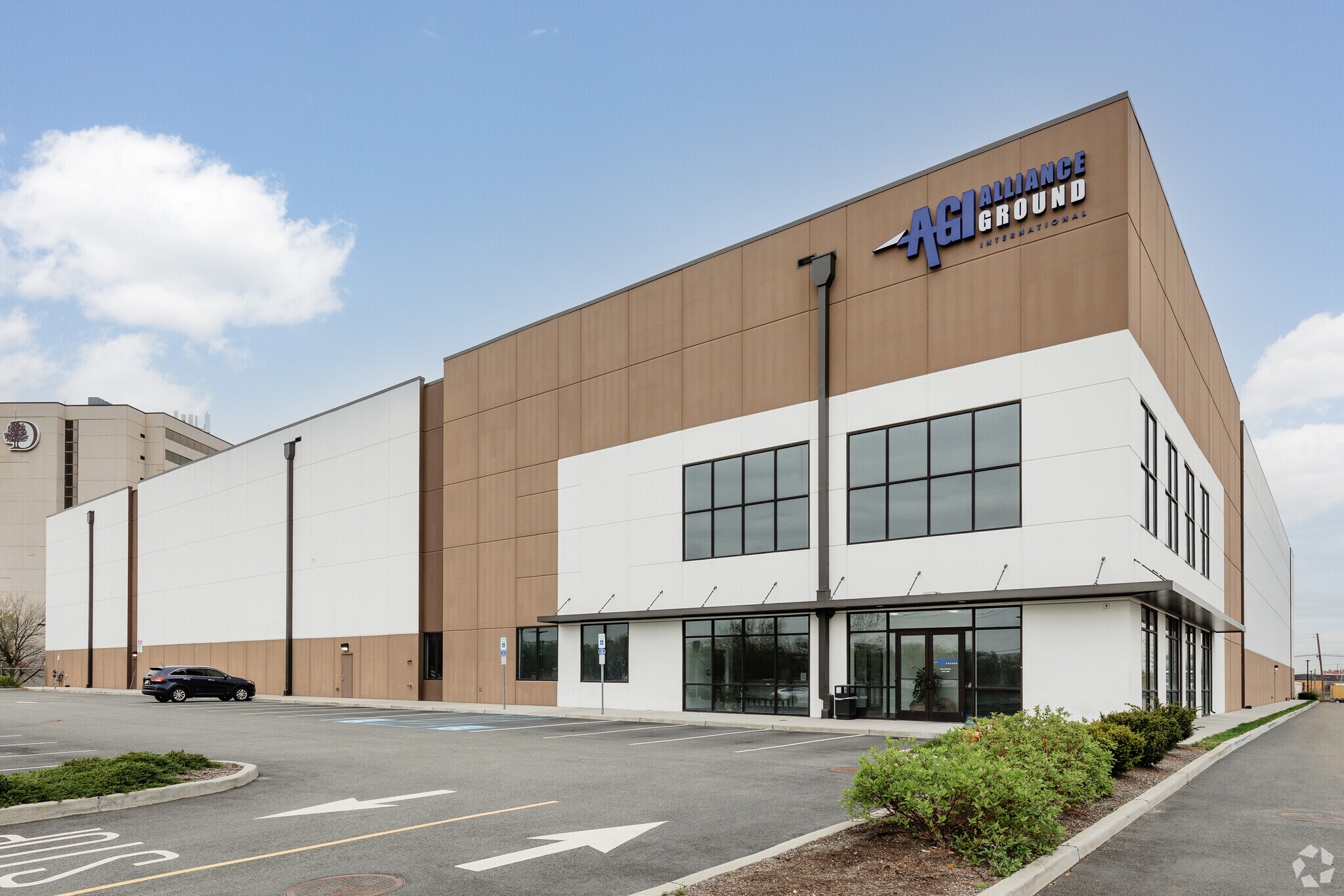 120 Frontage Rd, Newark, NJ à louer Photo principale– Image 1 sur 7