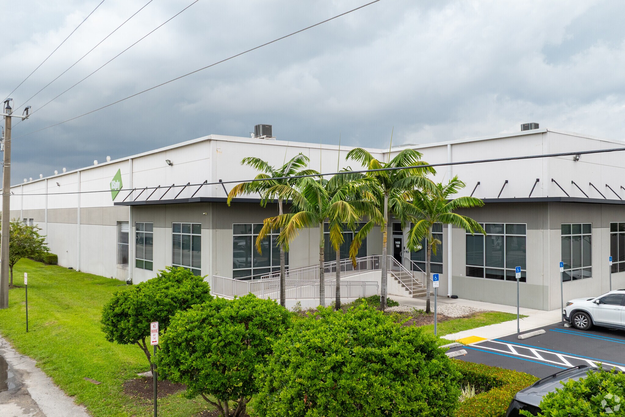 9400 NW 104th St, Medley, FL à louer Photo principale– Image 1 sur 9