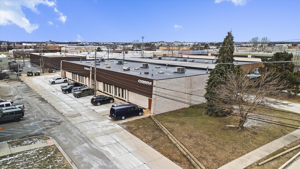 32301 Howard Ave, Madison Heights, MI à vendre - Photo de l’immeuble – Image 2 sur 20