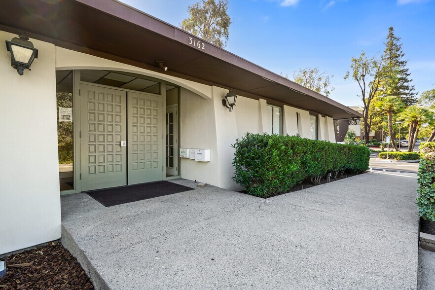 3162 Newberry Dr, San Jose, CA à louer - Photo de l’immeuble – Image 2 sur 10