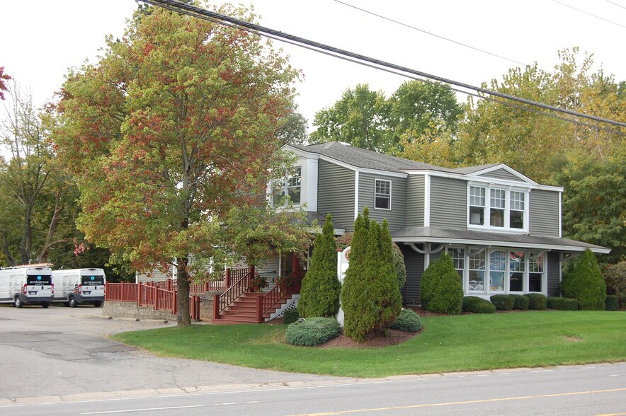 1650 Route 9, Clifton Park, NY à louer - Photo de l’immeuble – Image 2 sur 14