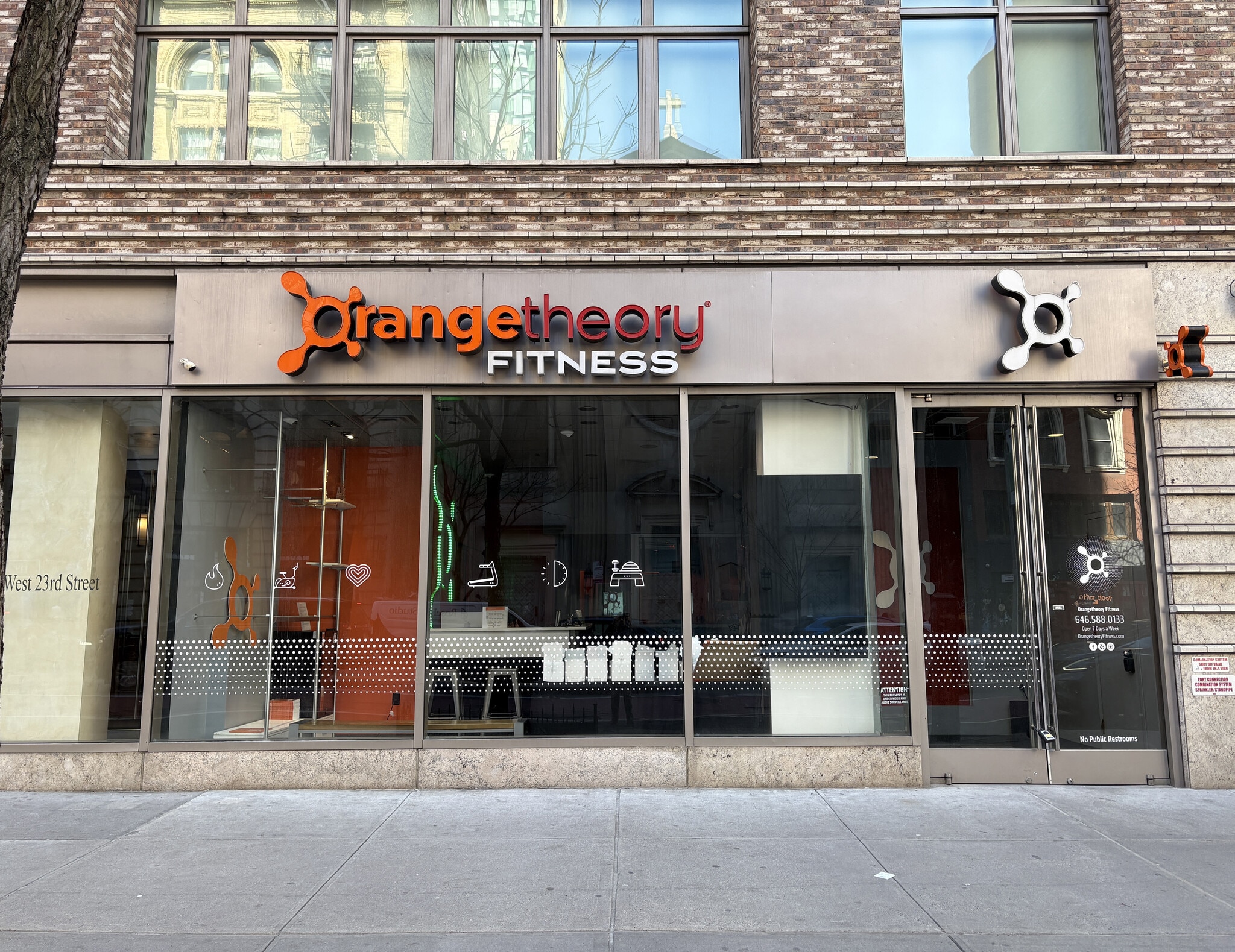 124 W 23rd St, New York, NY à louer Photo de l’immeuble– Image 1 sur 7