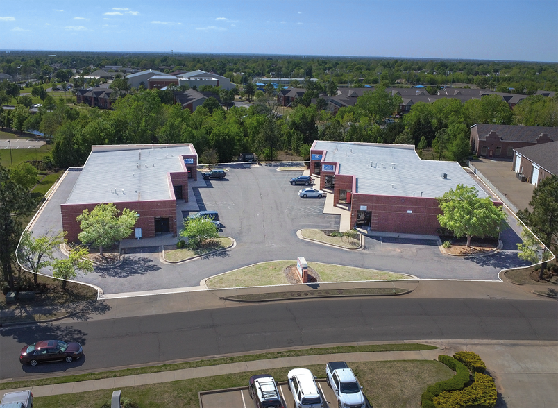 1401 Fretz Dr, Edmond, OK à vendre - Photo principale – Image 1 sur 15