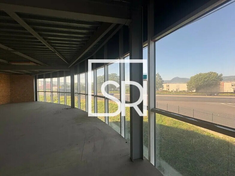 Industriel/Logistique dans Clermont-Ferrand à louer - Photo intérieure – Image 3 sur 12