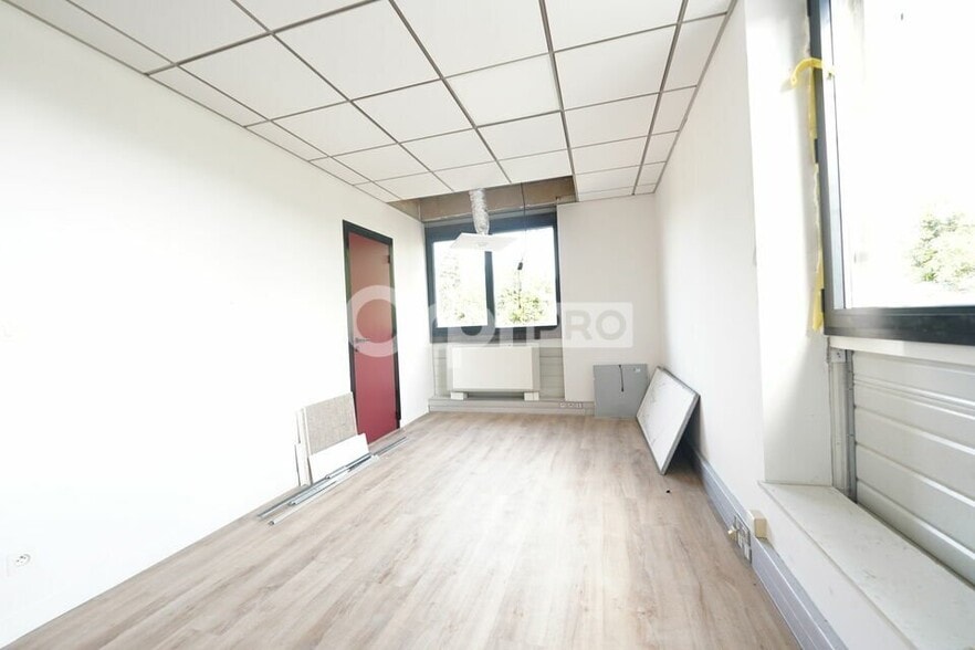 Bureau dans Saint-Quentin-Fallavier à louer - Photo intérieure – Image 3 sur 7