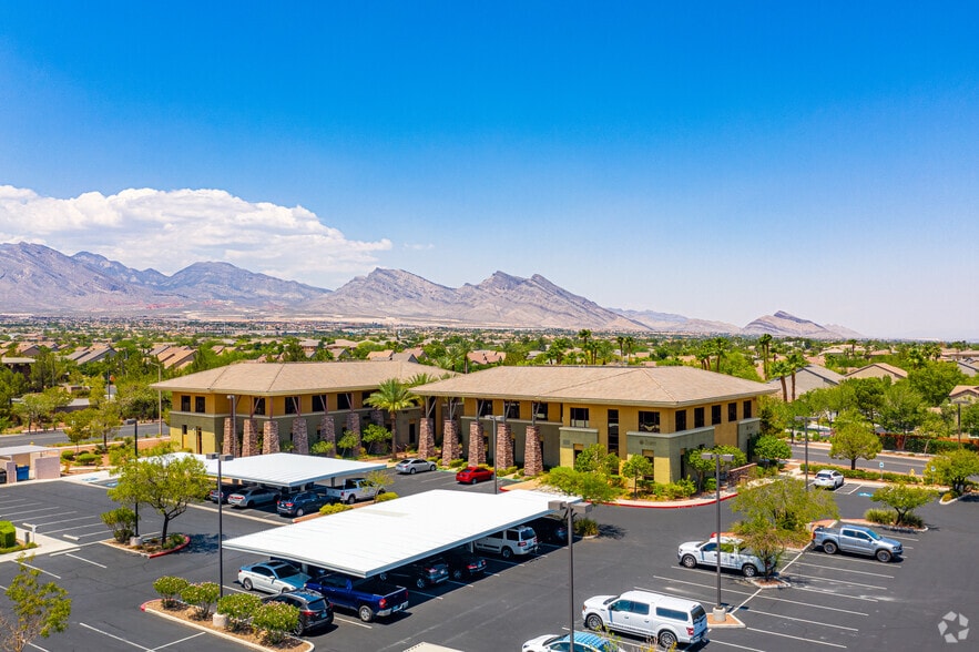 10181 Park Run Dr, Las Vegas, NV à louer - Photo de l’immeuble – Image 3 sur 23