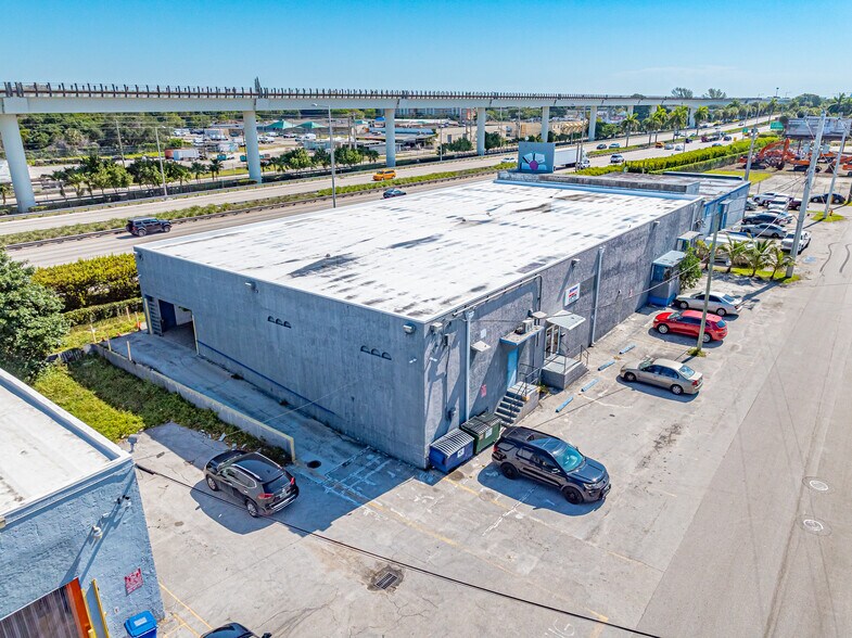 3035 NW 40th St, Miami, FL à vendre - Photo de l’immeuble – Image 2 sur 5