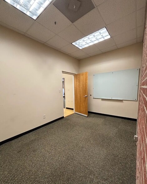200 N Greensboro St, Carrboro, NC à louer - Photo de l’immeuble – Image 2 sur 16