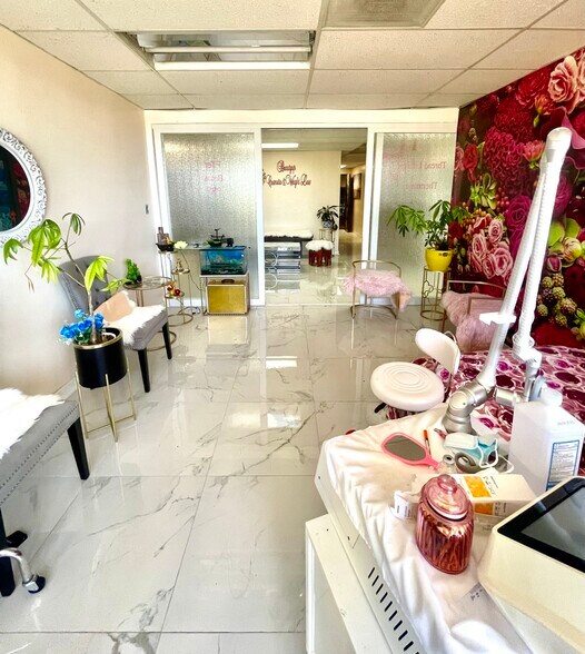 8943-8951 Complex Dr, San Diego, CA à vendre - Photo de l’immeuble – Image 3 sur 14