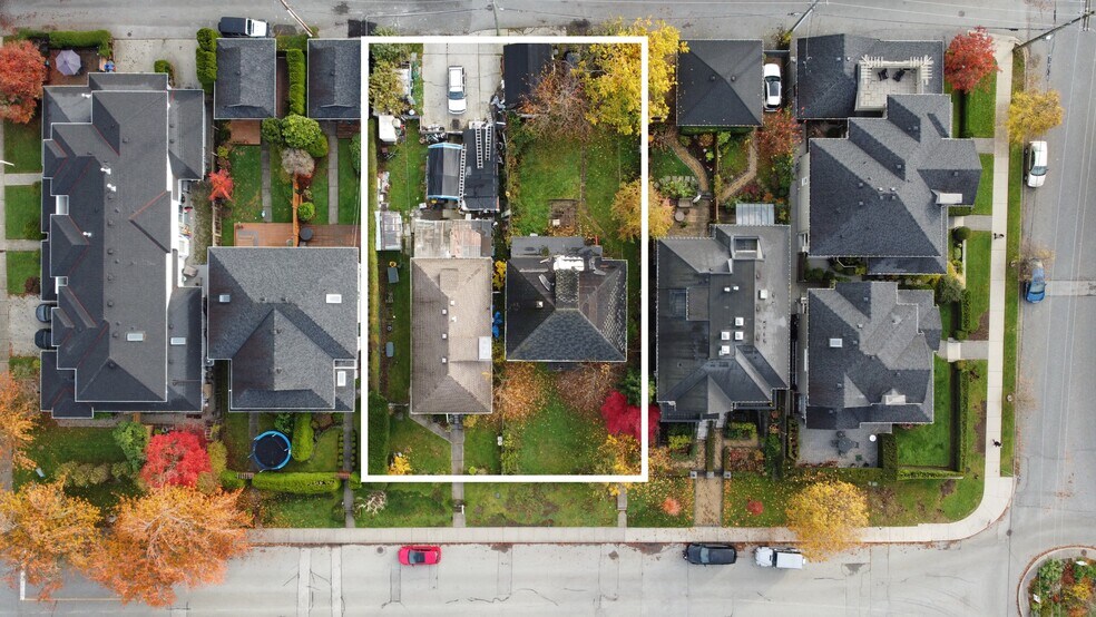 1632 Mahon Av, North Vancouver, BC à vendre - Photo de l’immeuble – Image 2 sur 3