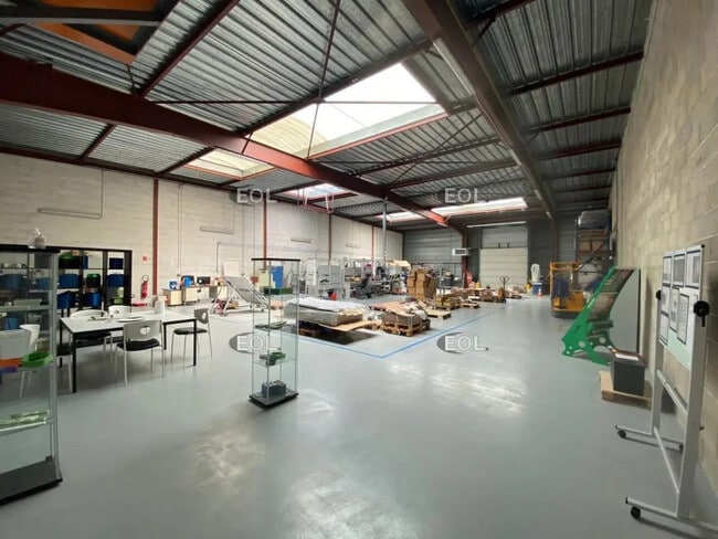 Plus de détails pour Local d'activités à louer