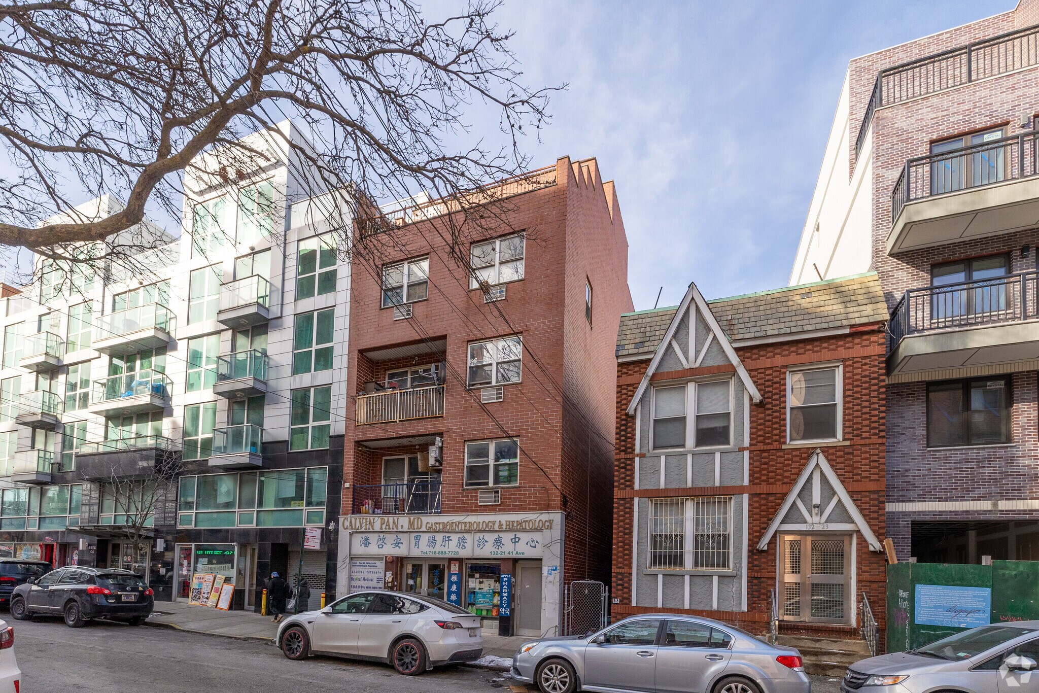 132 41st Ave, Flushing, NY à vendre Photo principale– Image 1 sur 12