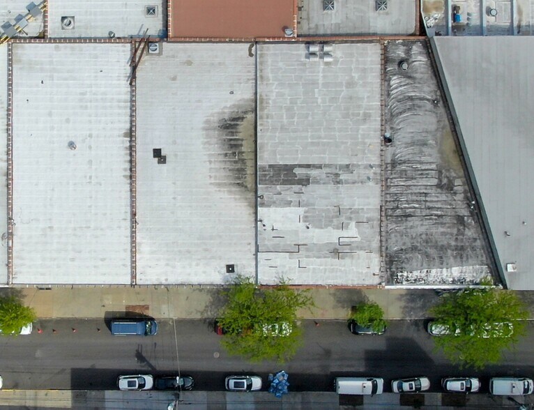 4 Building Greenpoint Industrial portefeuille de 4 biens à vendre sur LoopNet.fr - Photo de l’immeuble – Image 1 sur 16