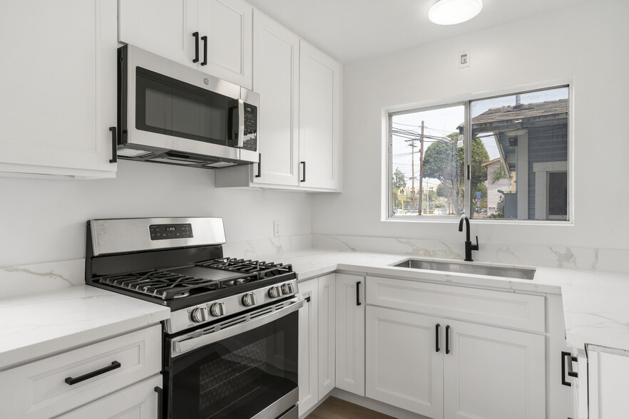 116 S Fir Ave, Inglewood, CA à vendre - Photo intérieure – Image 2 sur 10