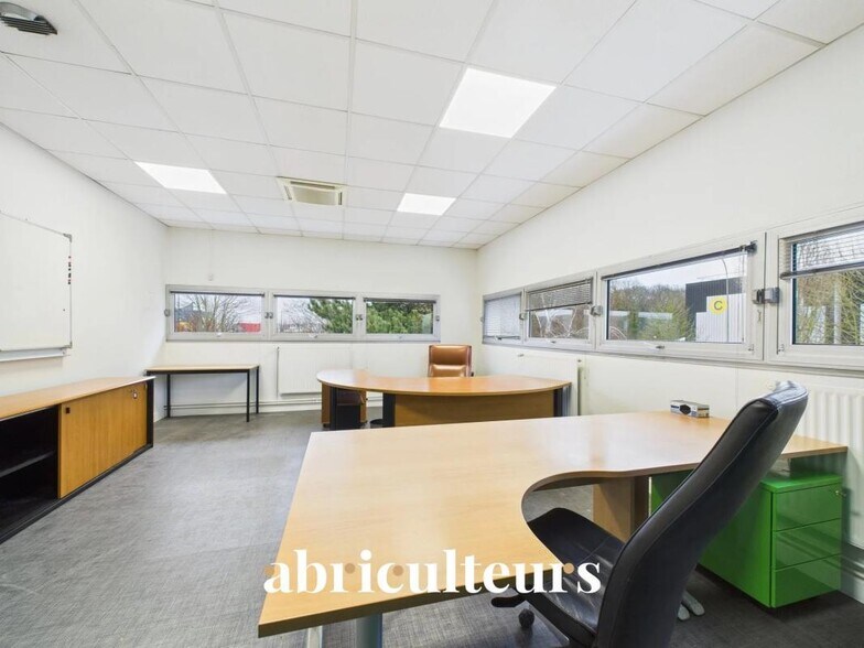 Bureau dans Gellainville à louer - Photo de l’immeuble – Image 3 sur 9