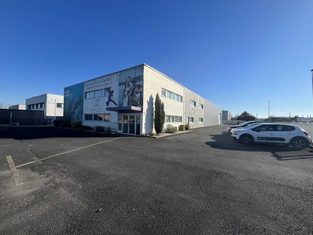 Local d'activités dans Beychac-et-Caillau à vendre Photo de l’immeuble– Image 1 sur 14