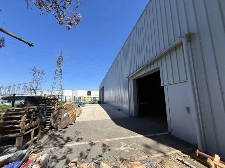 20 Rue Des Cerisiers, Lisses à louer - Photo de l’immeuble – Image 3 sur 6