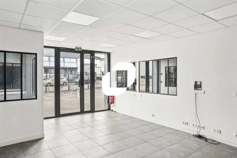 8 Rue Du Docteur Jean Charcot, Morangis à louer - Photo de l’immeuble – Image 3 sur 17