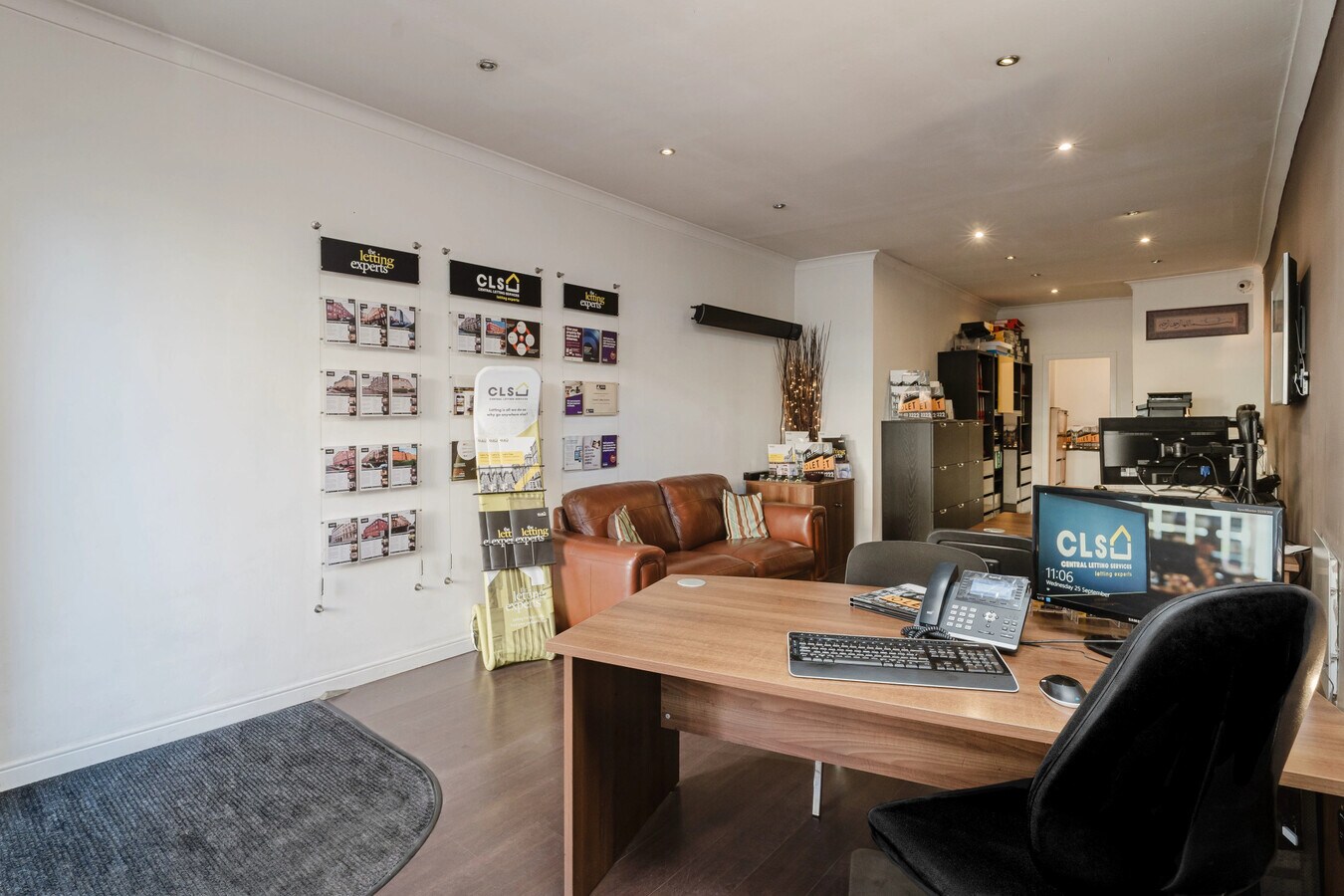 737 Pollokshaws Rd, Glasgow, GLG G41 2AA - Lot 737 - - Photo intérieure - Image 1 of 6