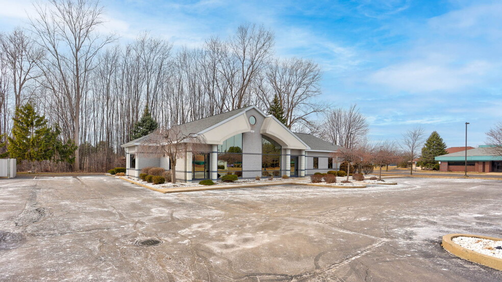 4757 McLeod Dr E, Saginaw, MI à vendre - Photo de l’immeuble – Image 3 sur 31