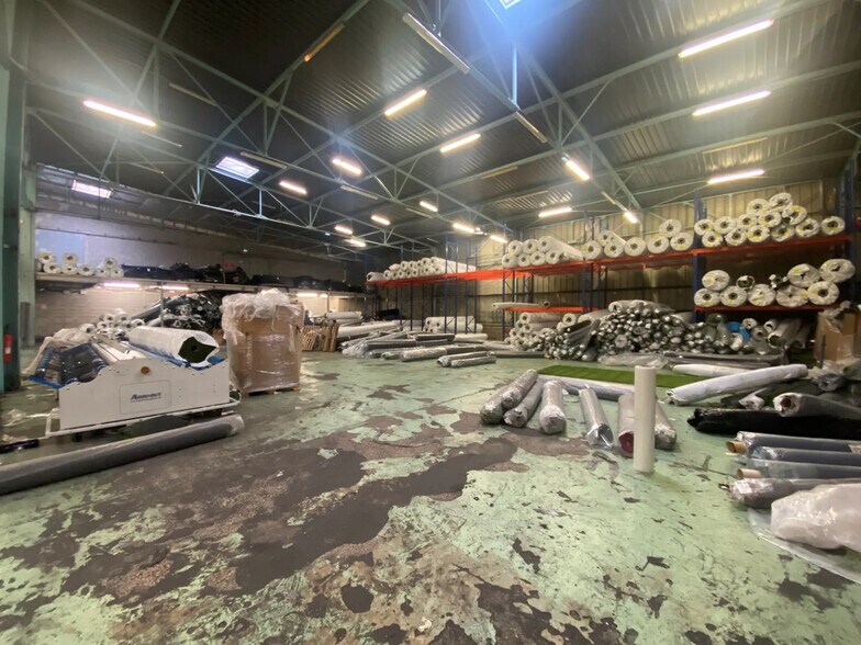 Industriel/Logistique dans Aubagne à louer - Photo de l’immeuble – Image 2 sur 5