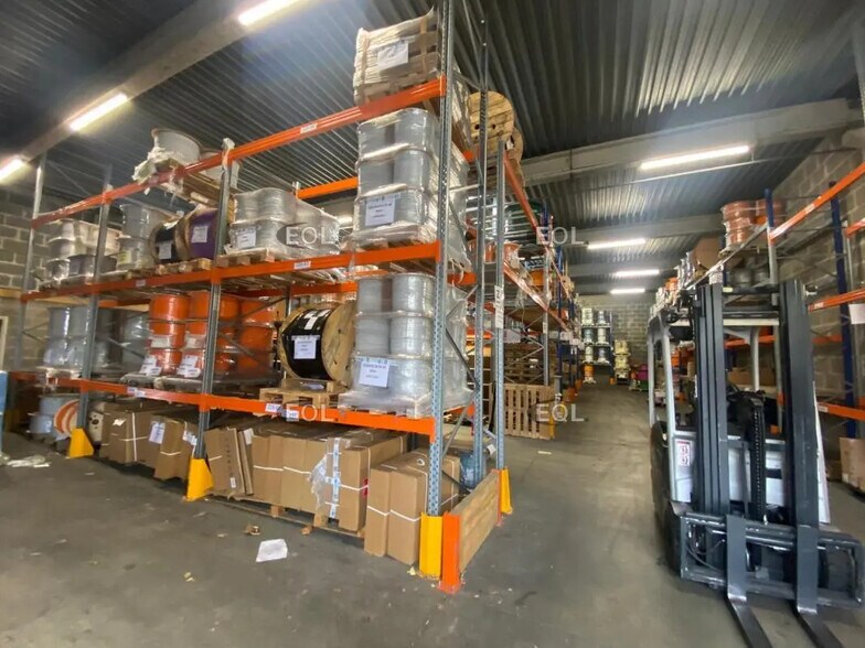 Local d’activités dans Noisy-le-Grand à louer - Photo de l’immeuble – Image 2 sur 11