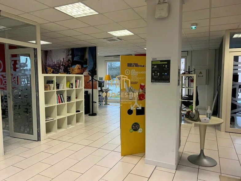Bureau dans Fontaine-lès-Dijon à louer - Photo de l’immeuble – Image 3 sur 9