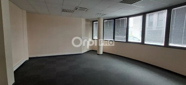 Plus de détails pour Bureau à louer