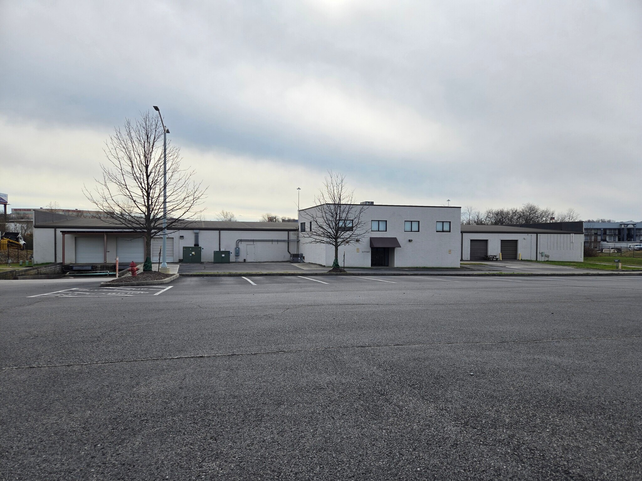 10720 Lexington Dr, Knoxville, TN à louer Photo principale– Image 1 sur 6