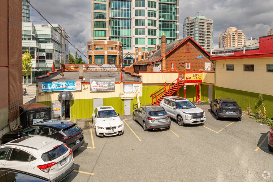 4550 Kingsway, Burnaby, BC à louer - Photo de l’immeuble – Image 2 sur 3