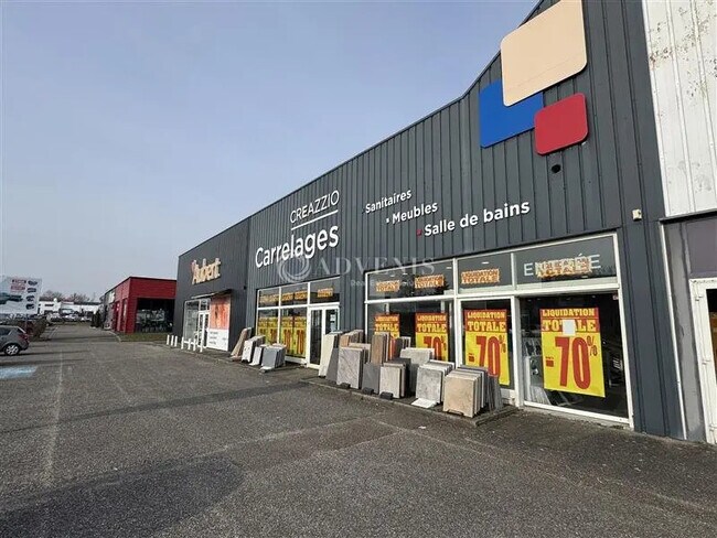 Plus de détails pour Local commercial à louer