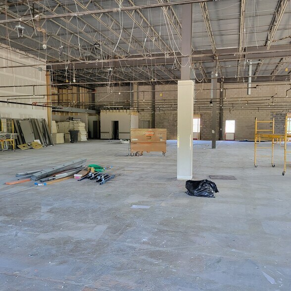 900 Corporate Blvd, Newburgh, NY à louer - Photo de l’immeuble – Image 2 sur 16