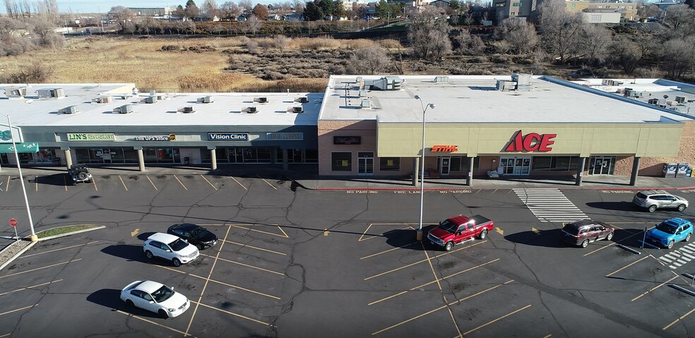 601 S Pioneer Way, Moses Lake, WA à louer - Photo de l’immeuble – Image 2 sur 3
