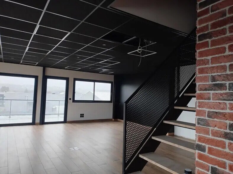 Bureau dans Voglans à louer - Photo de l’immeuble – Image 1 sur 9