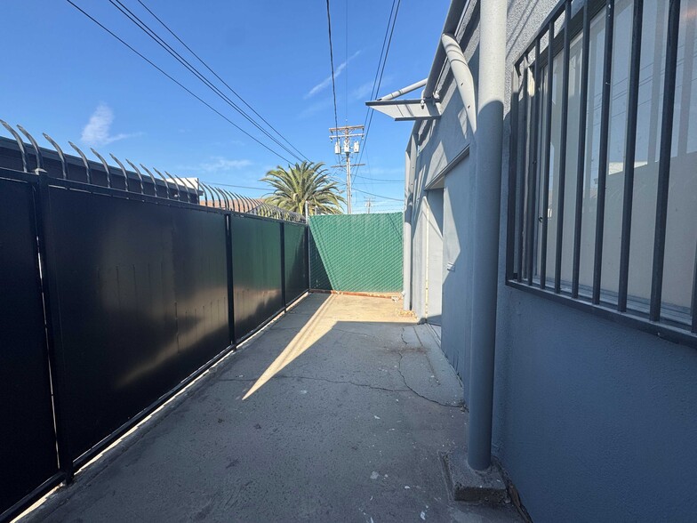 2701 Dawson Ave, Signal Hill, CA à louer - Photo de l’immeuble – Image 3 sur 8