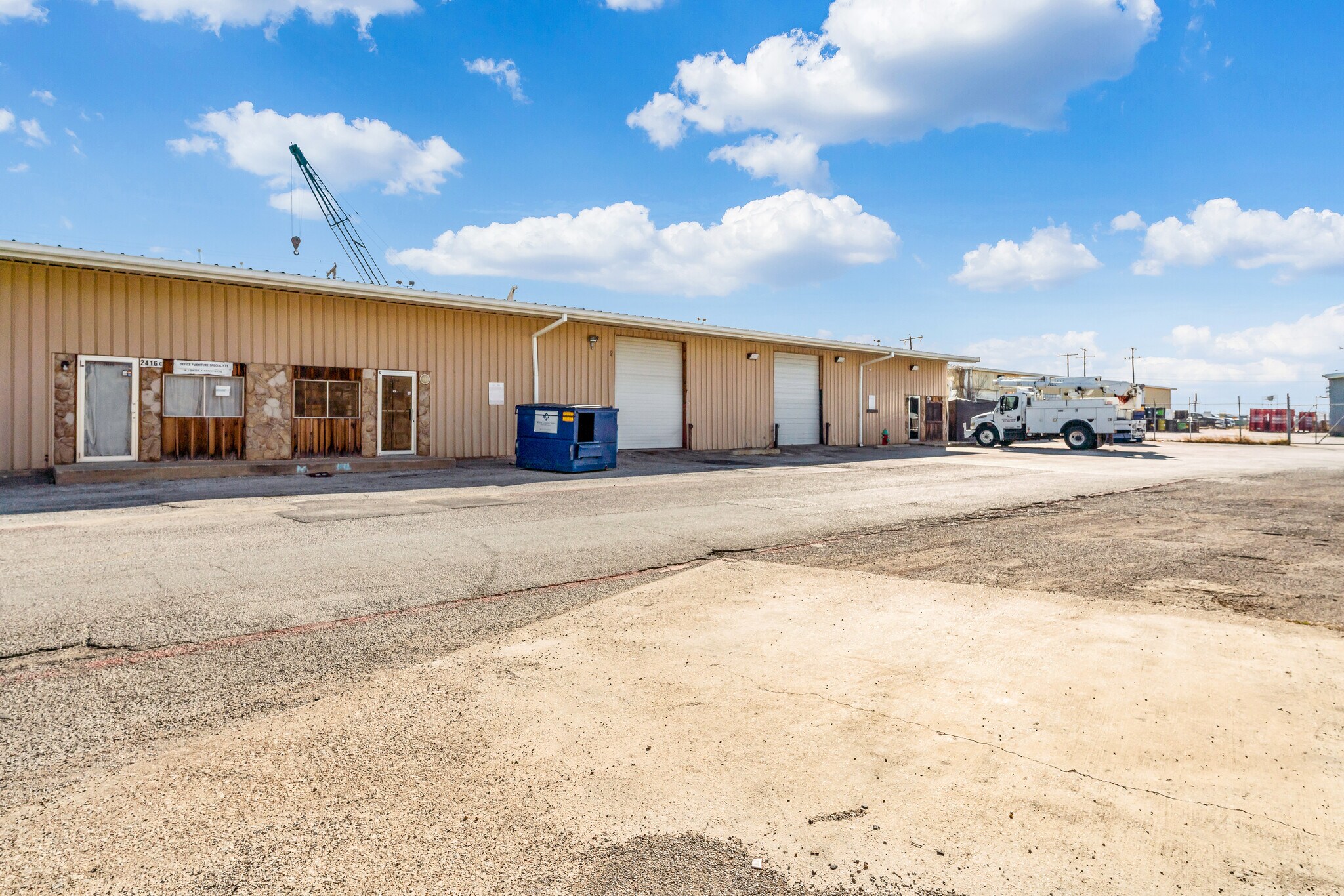 2412-2438 Minnis Dr, Haltom City, TX à louer Photo principale– Image 1 sur 22