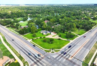 Plus de détails pour 11 N Crestview Lakes Dr, Wichita, KS - Spécialisé à vendre