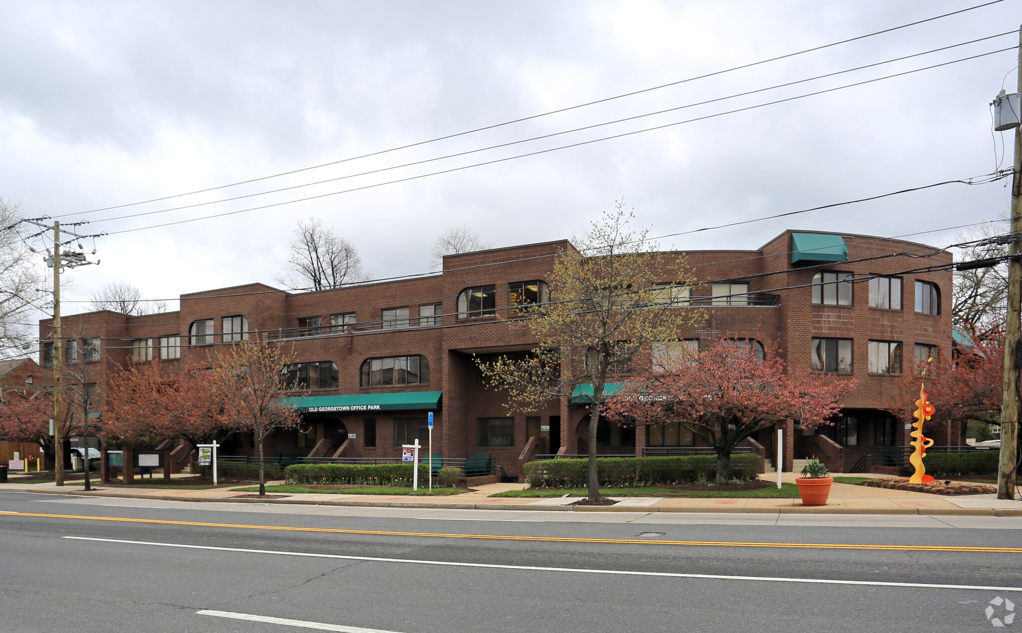 7960-7990 Old Georgetown Rd, Bethesda, MD à vendre Photo de l’immeuble– Image 1 sur 23