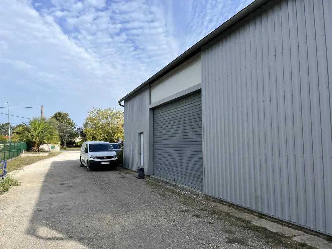 Local d'activités dans Saint-André-de-Cubzac à vendre Photo de l’immeuble– Image 1 sur 7