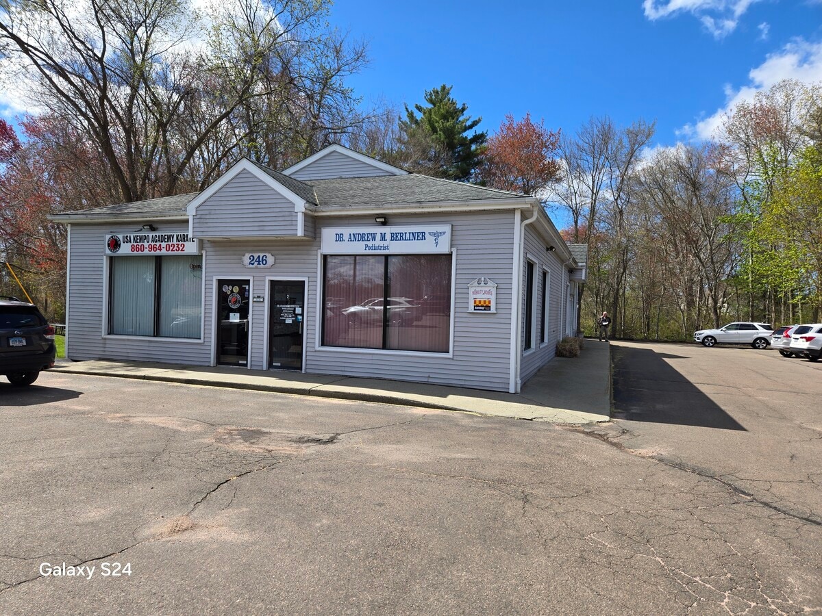 246 E Main St, Clinton, CT 06413 - Lot 5 - - Photo intérieure - Image 1 of 11
